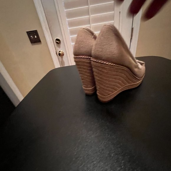 Tory Burch natural linen Canvas Jakie Peep Toe Espadrille in 9.5. - Picture 3 of 12